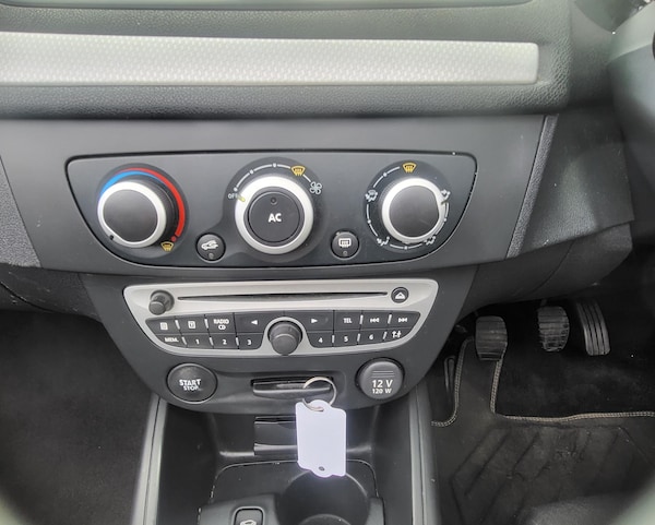 Used Renault Megane 2010 for sale - 64215951: Photo 15