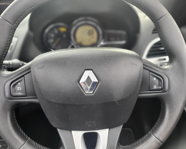 Used Renault Megane 2010 for sale - 64215951: Photo 31