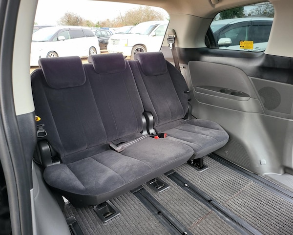 Used Toyota Estima 2012 for sale - 69644009: Photo 25