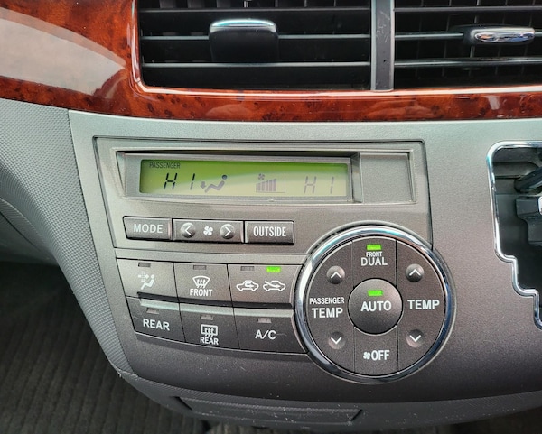 Used Toyota Estima 2012 for sale - 69644009: Photo 35