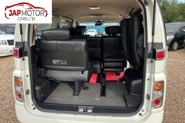 Used Nissan Elgrand for sale - 63464808: Photo 13