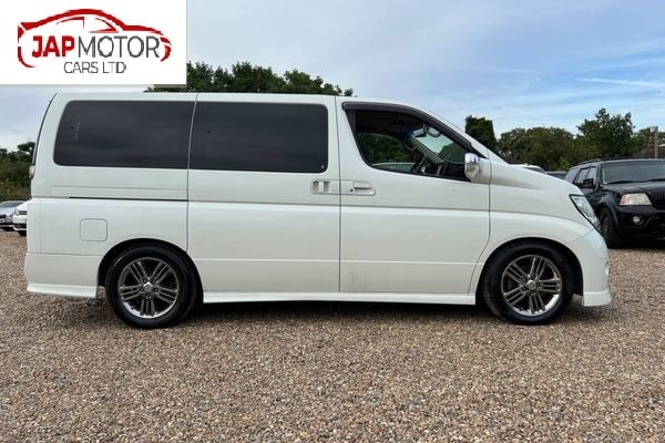 Used Nissan Elgrand for sale - 63464808: Photo 8