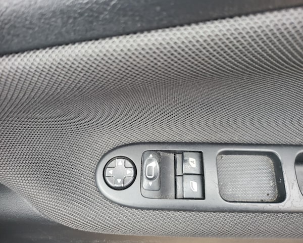 Used Peugeot 207 2011 for sale - 64276946: Photo 32