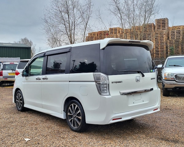 Used Honda Stepwagon 2012 for sale - 69692871: Photo 5