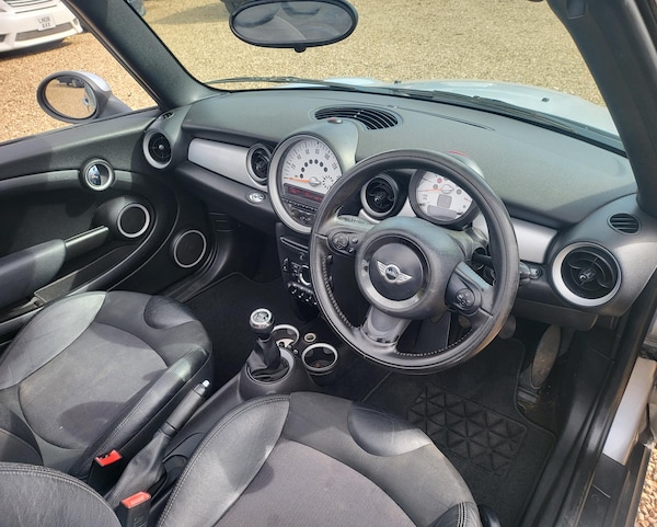 Used MINI Convertible 2011 for sale - 64215695: Photo 24