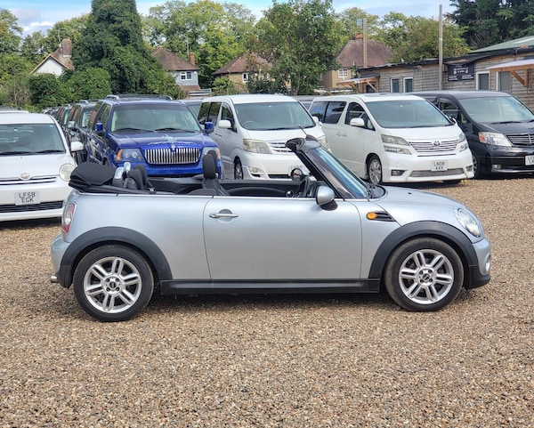 Used MINI Convertible 2011 for sale - 64215695: Photo 8
