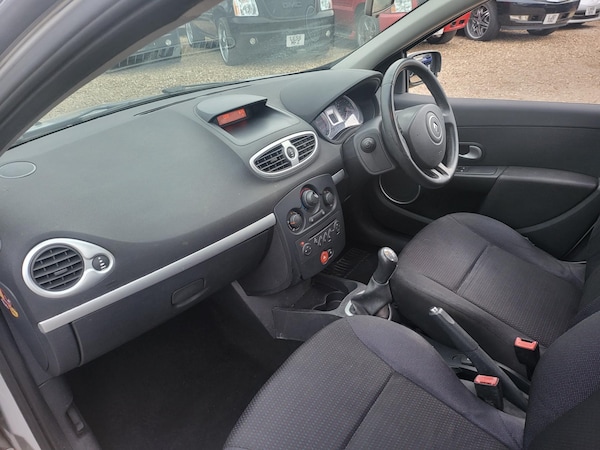 Used Renault Clio 2009 for sale - 66341444: Photo 20