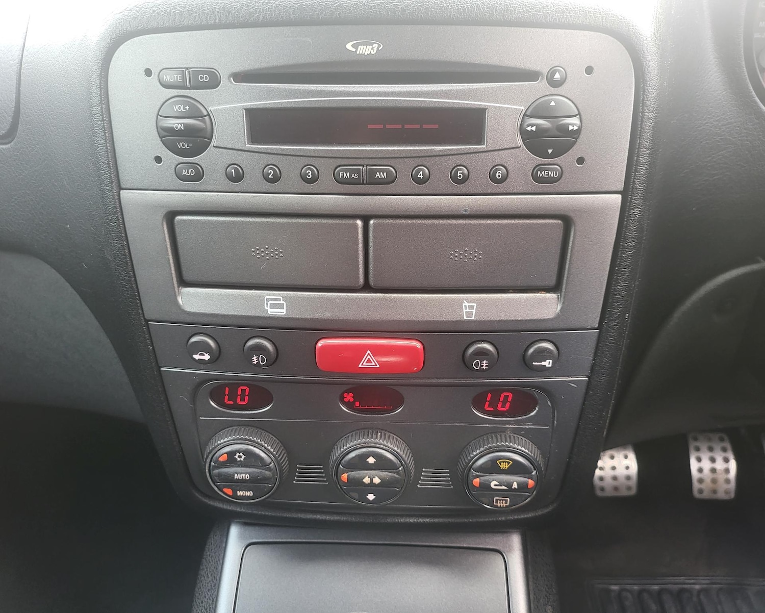 Used Alfa Romeo GT 2007 for sale - 67351932: Photo 18