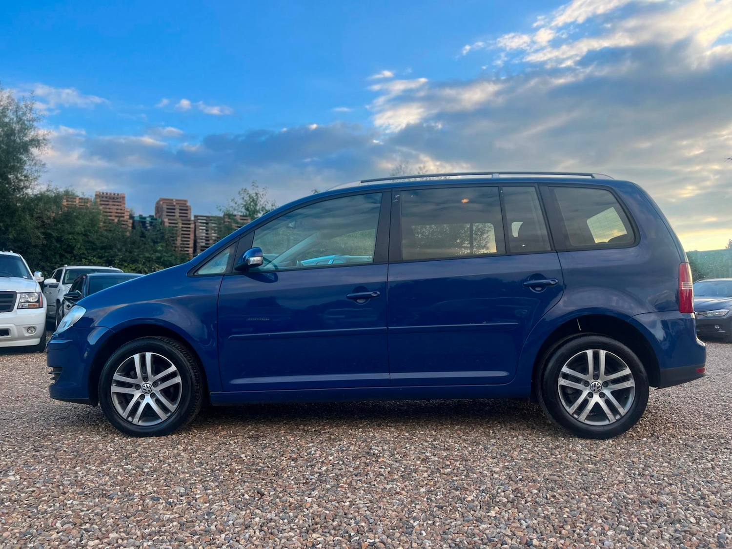 Used Volkswagen Touran 2008 for sale - 64148592: Photo 2