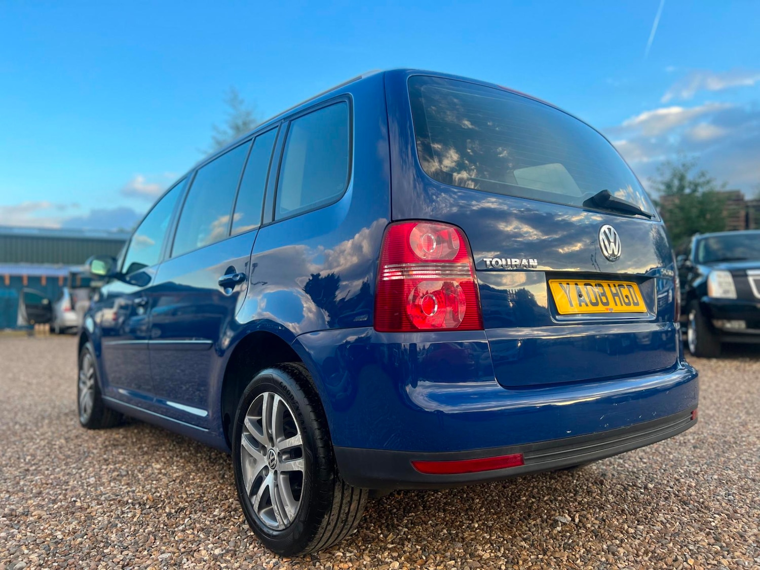 Used Volkswagen Touran 2008 for sale - 64148592: Photo 3