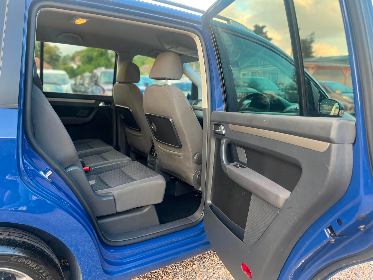 Used Volkswagen Touran 2008 for sale - 64148592: Photo 9