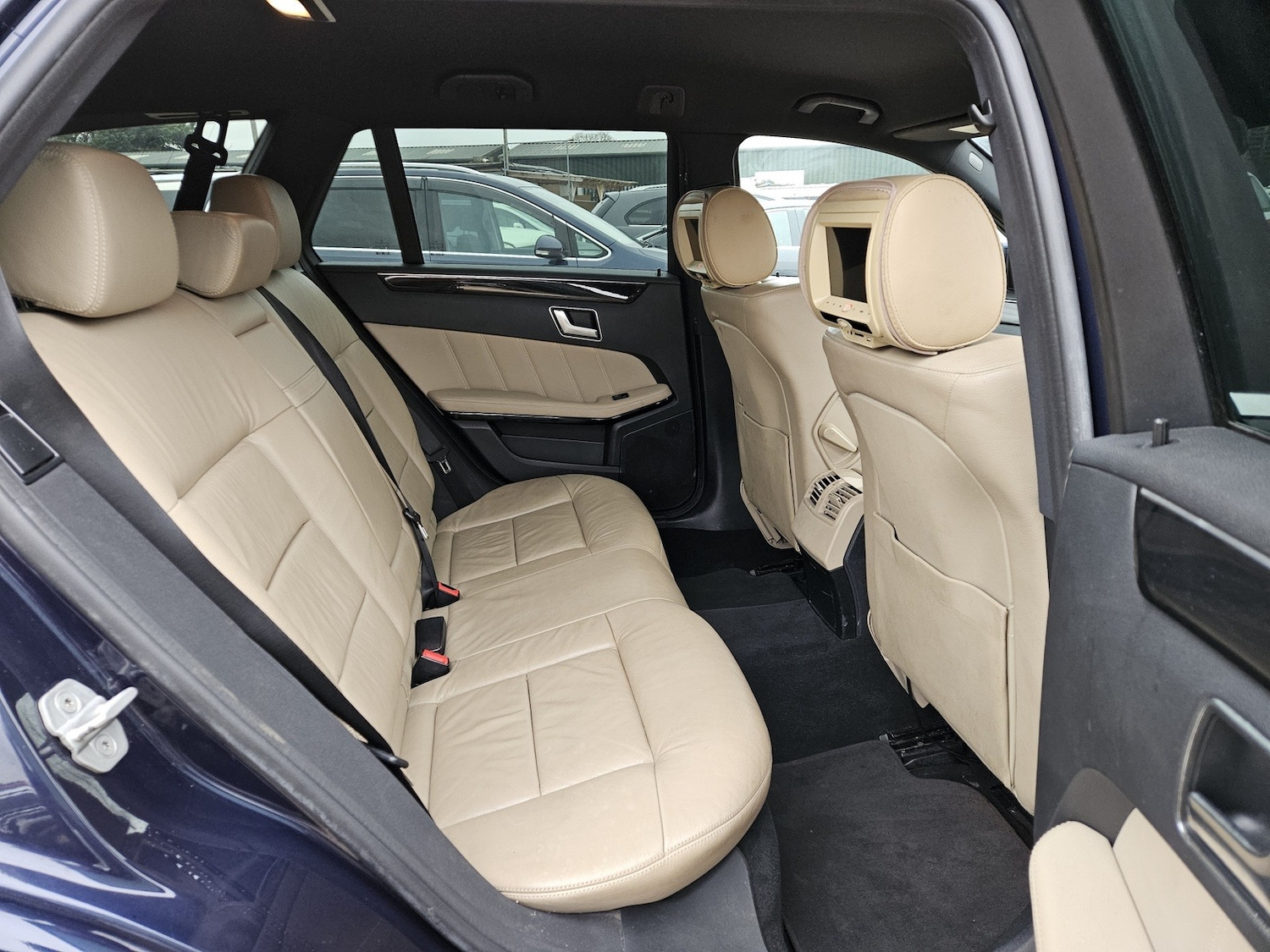 Used Mercedes-Benz E Class 2012 for sale - 77595498: Photo 11