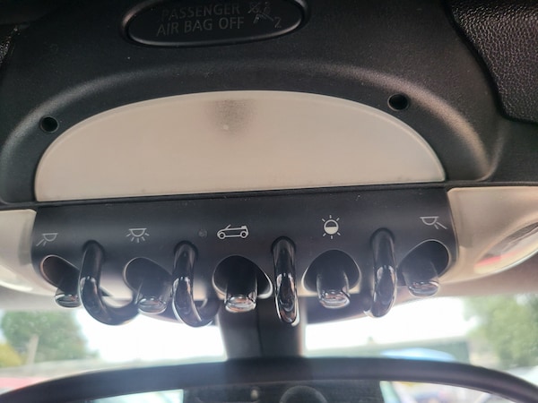 Used MINI Convertible 2010 for sale - 75593145: Photo 31