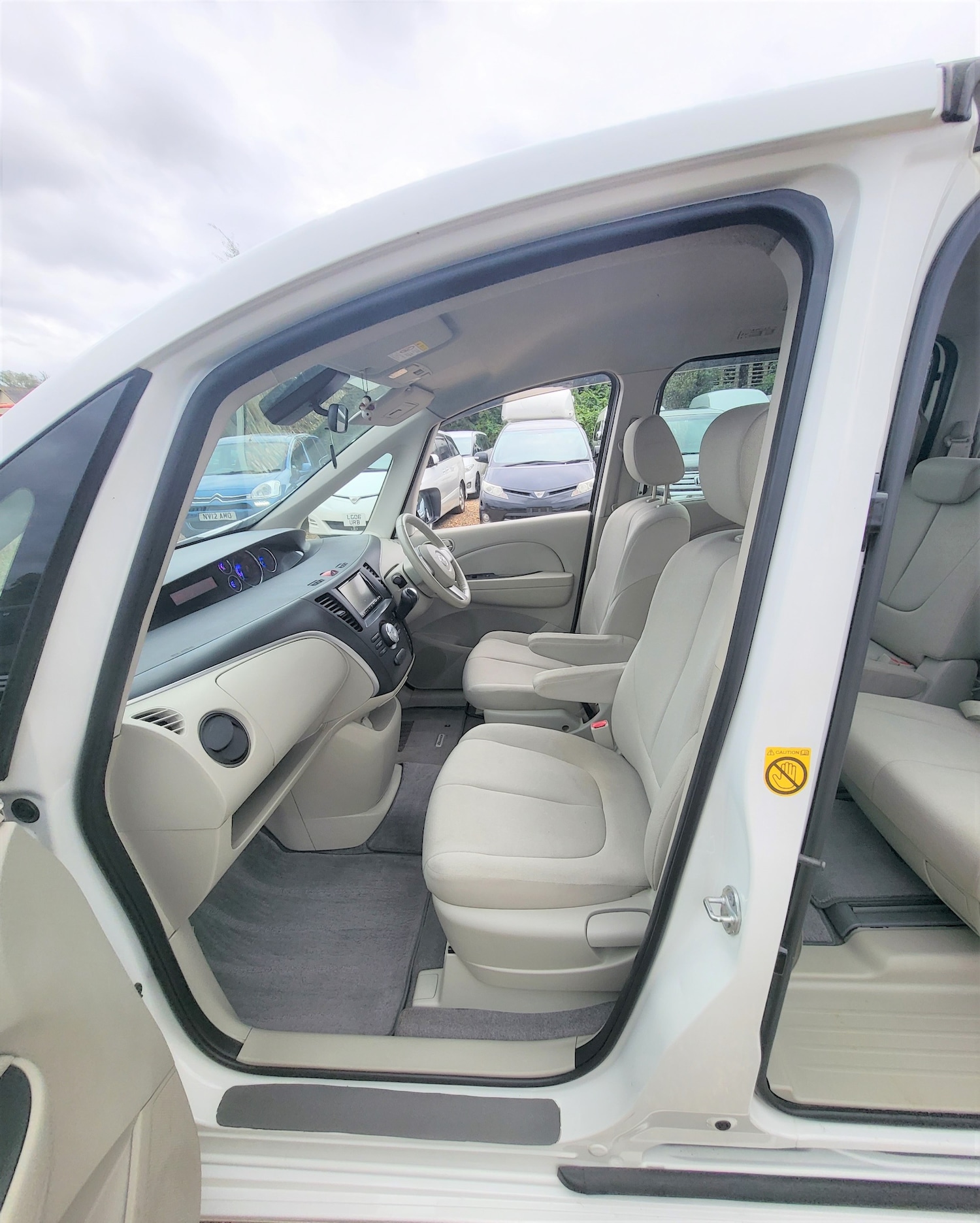 Used Mazda Biante 2018 for sale - 61136558: Photo 24