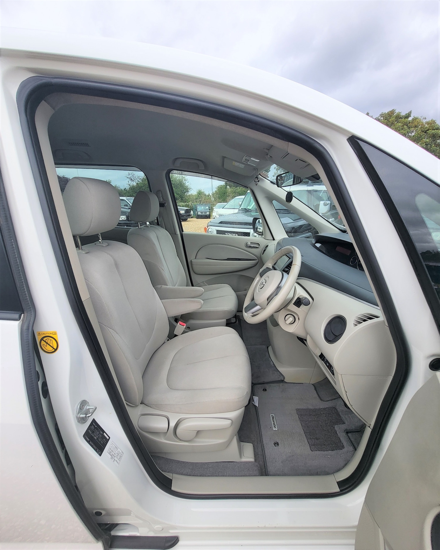 Used Mazda Biante 2018 for sale - 61136558: Photo 9