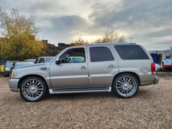 Used Cadillac Escalade 2004 for sale - 69281169: Photo