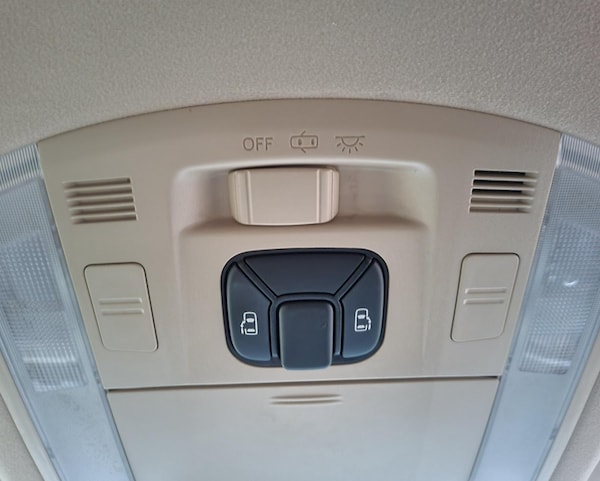 Used Toyota Vellfire 2013 for sale - 69644092: Photo 28