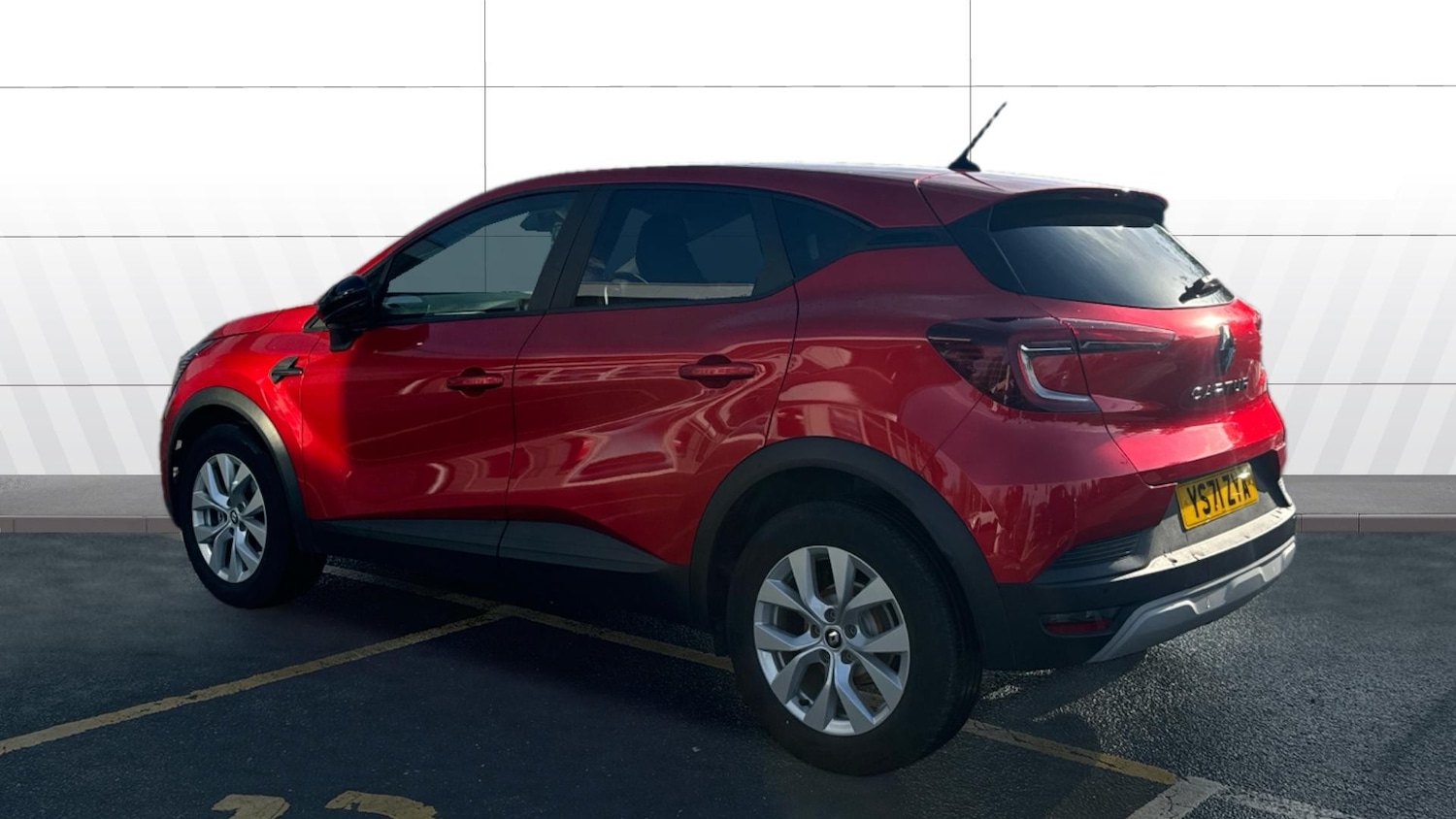 Used Renault Captur 2022 for sale - 76490325: Photo 2