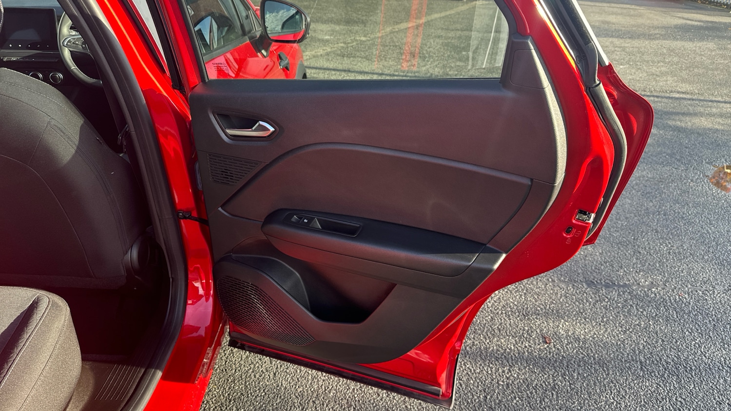 Used Renault Captur 2022 for sale - 76490325: Photo 29