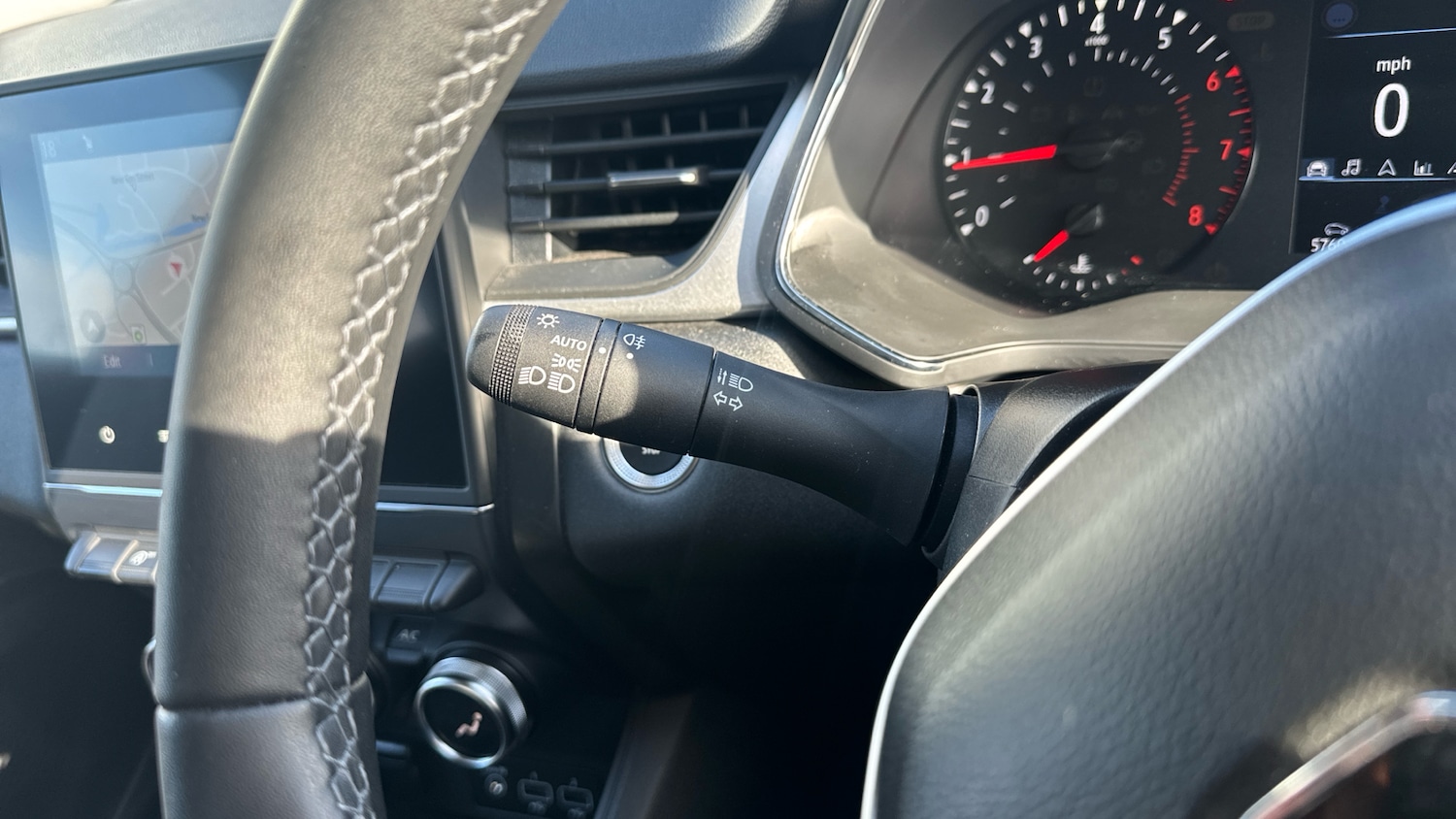 Used Renault Captur 2022 for sale - 76490325: Photo 35