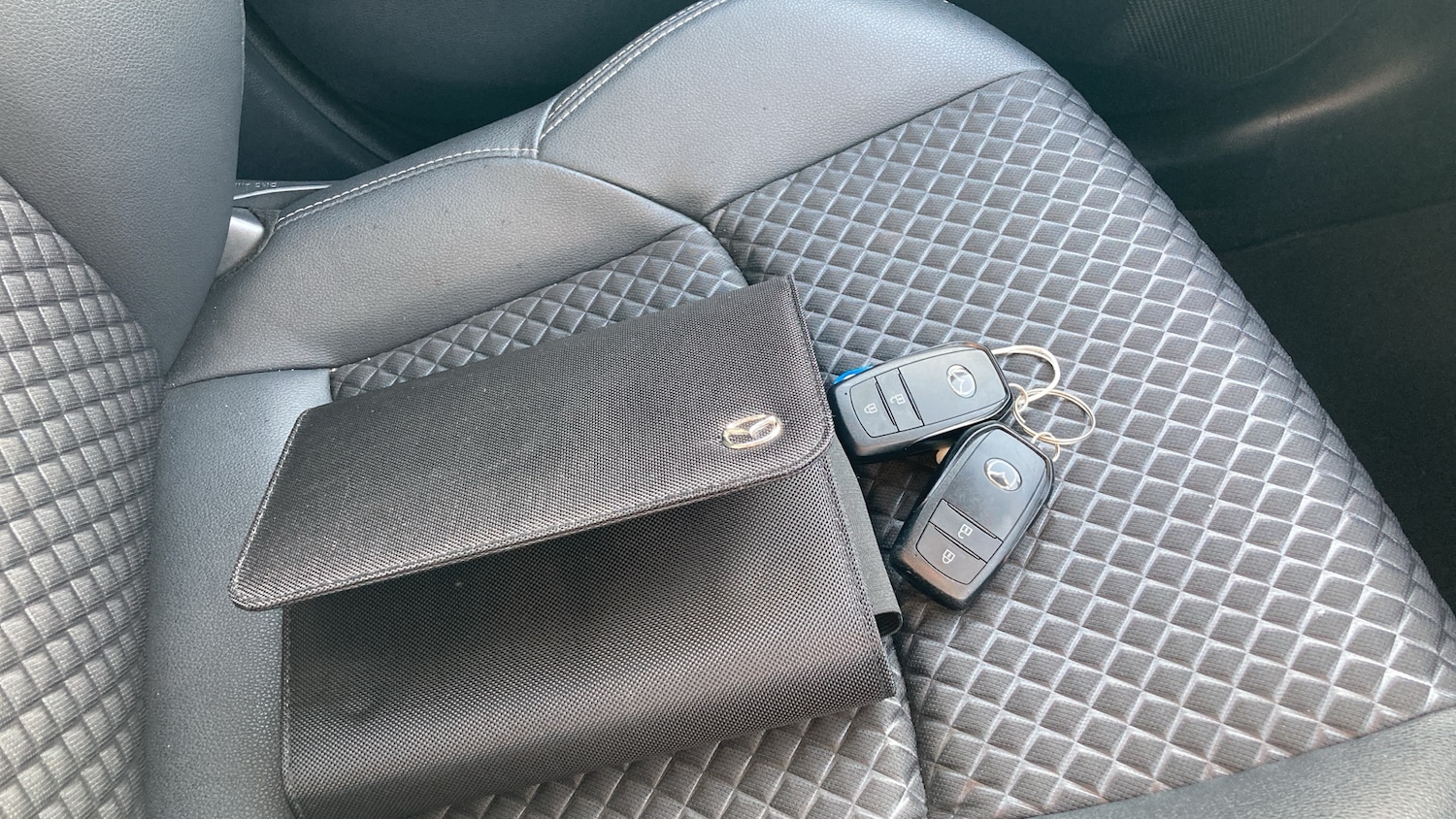 Used Mazda Mazda2 HYBRID 2023 for sale - 77962183: Photo 9