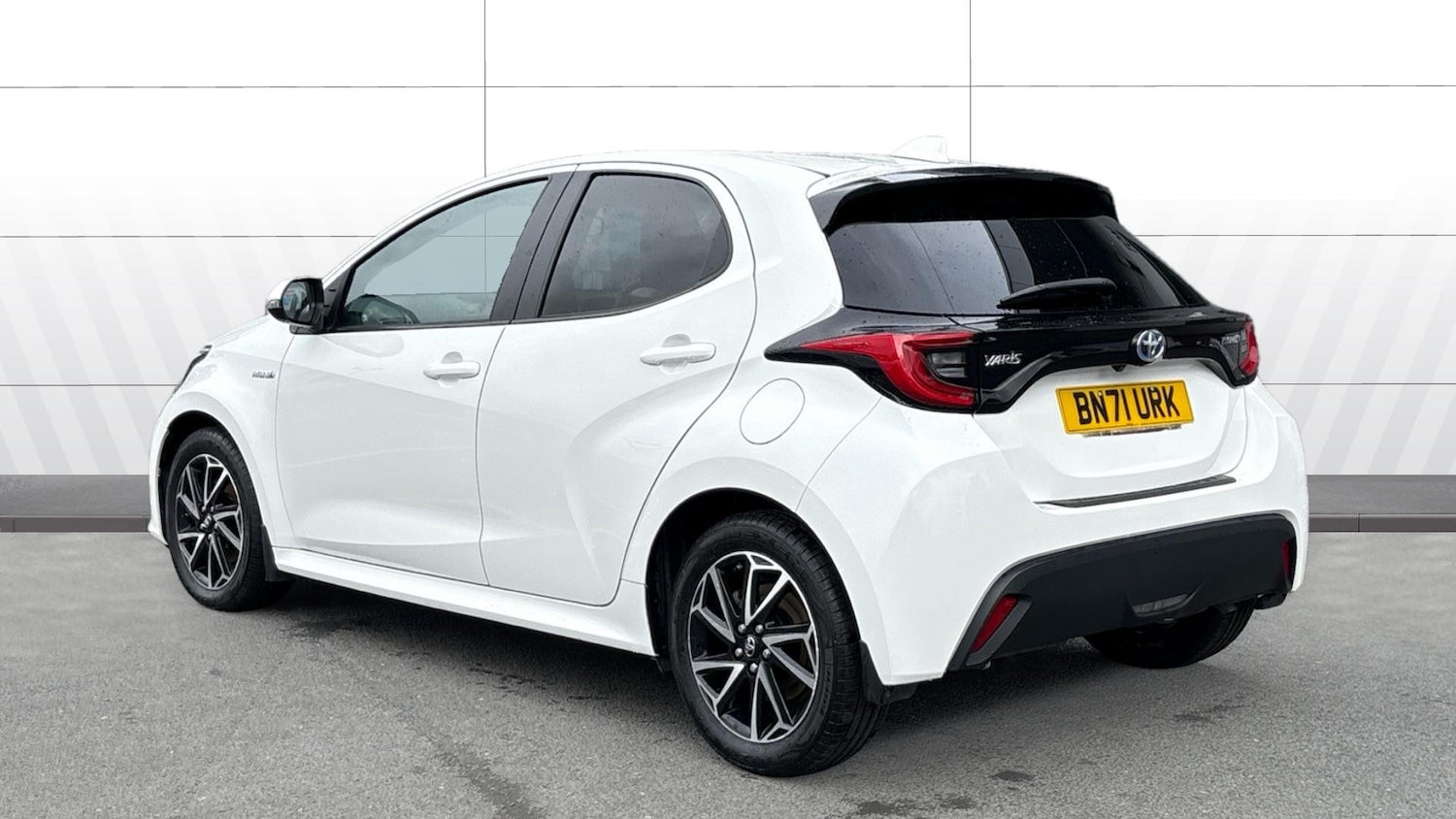 Used Toyota Yaris 2021 for sale - 76177002: Photo 2