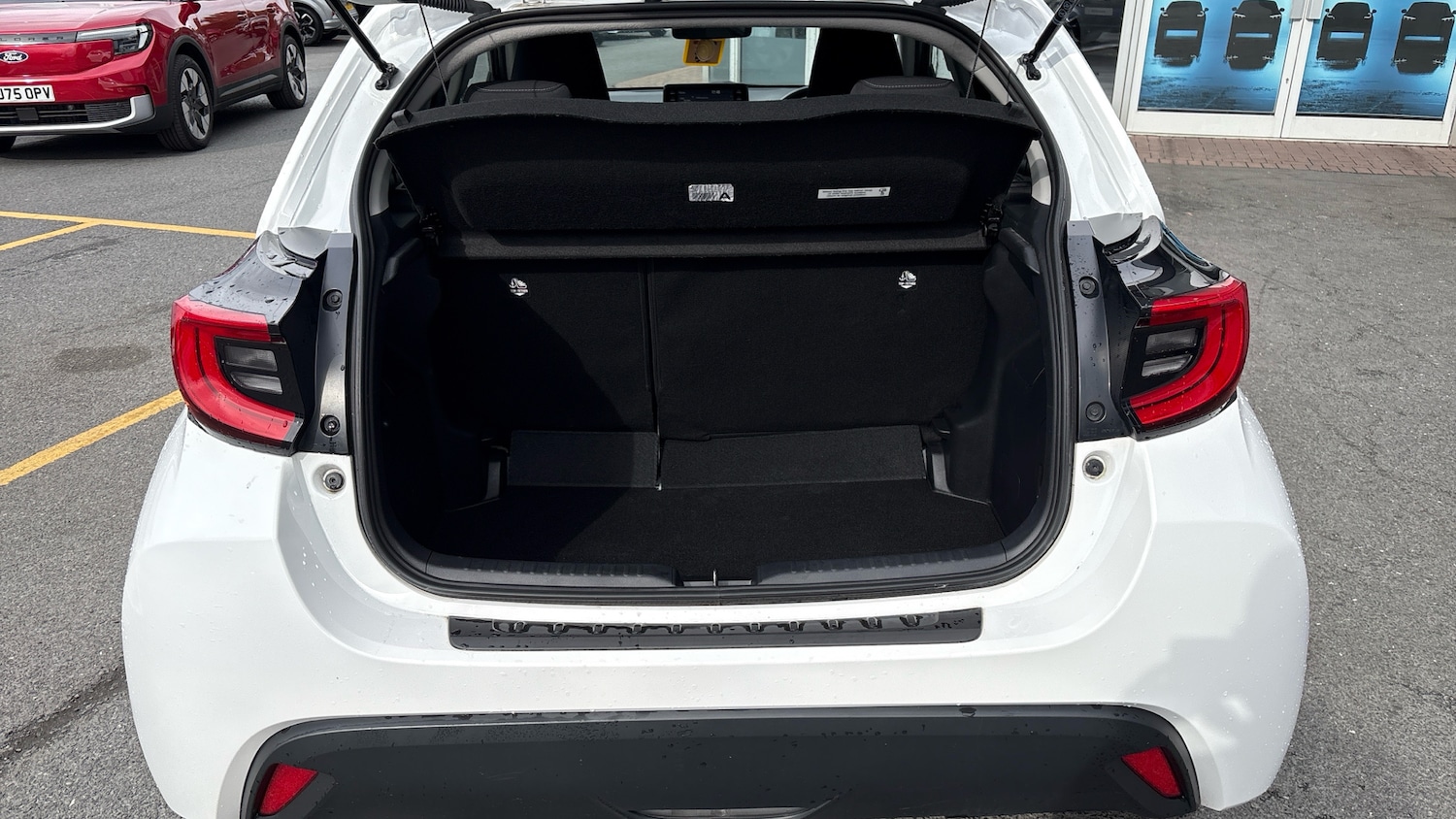Used Toyota Yaris 2021 for sale - 76177002: Photo 4