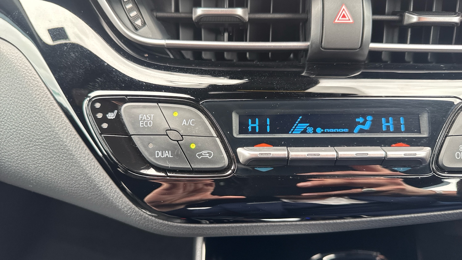 Used Toyota C-HR 2023 for sale - 76766859: Photo 30