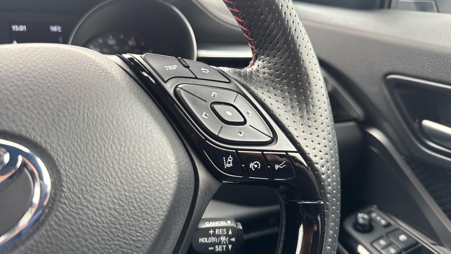 Used Toyota C-HR 2023 for sale - 76766859: Photo 31