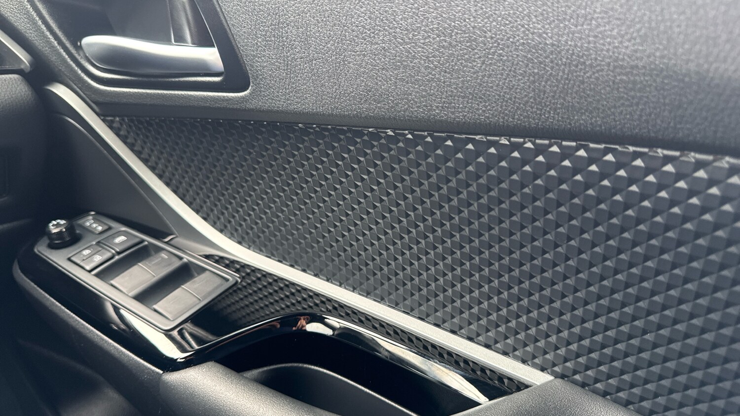 Used Toyota C-HR 2023 for sale - 76766859: Photo 35