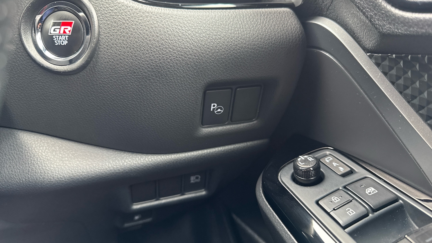 Used Toyota C-HR 2023 for sale - 76766859: Photo 37