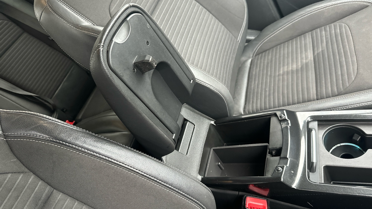 Used Ford Kuga 2017 for sale - 76542740: Photo 39