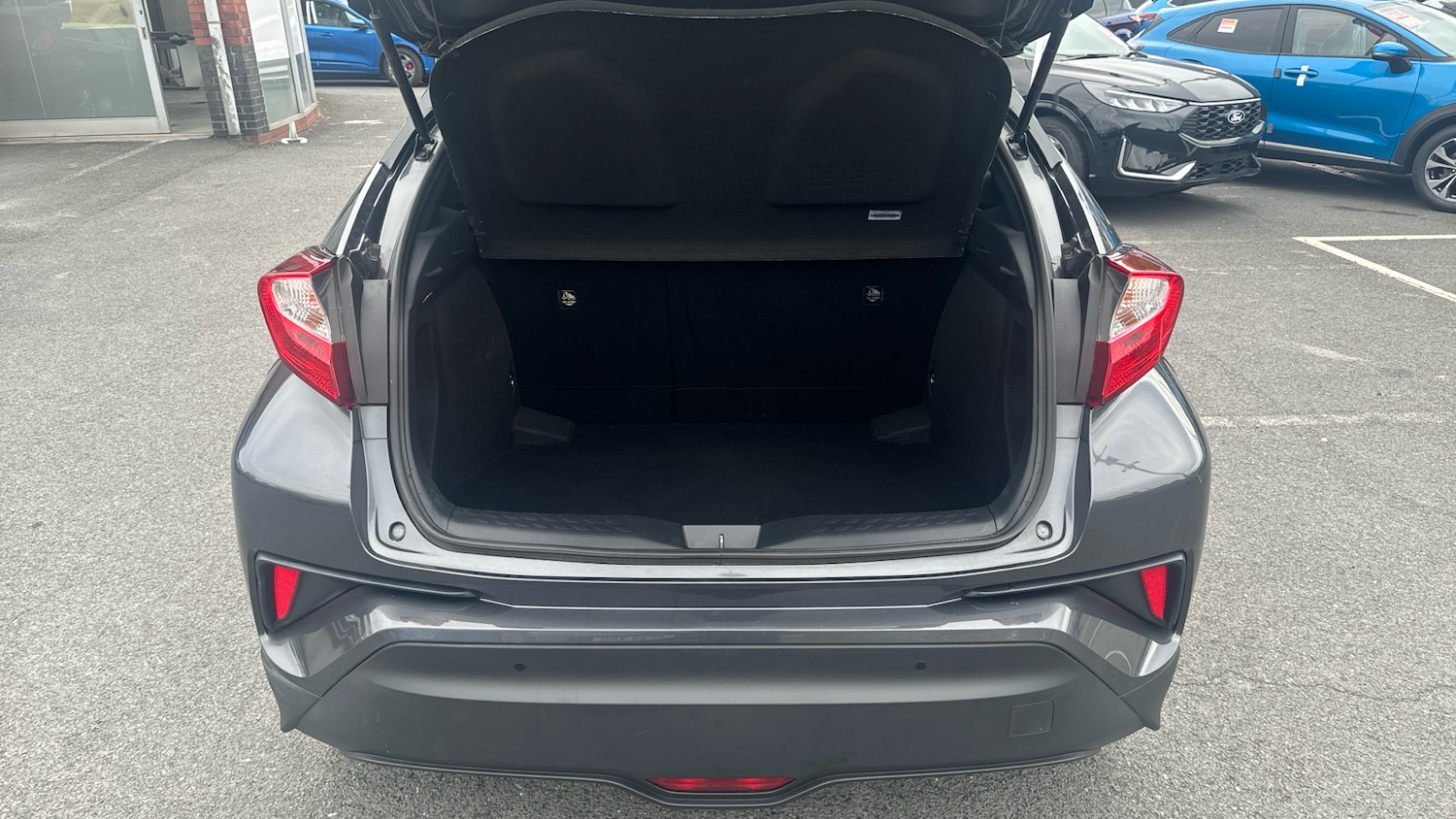 Used Toyota C-HR 2019 for sale - 76161826: Photo 4