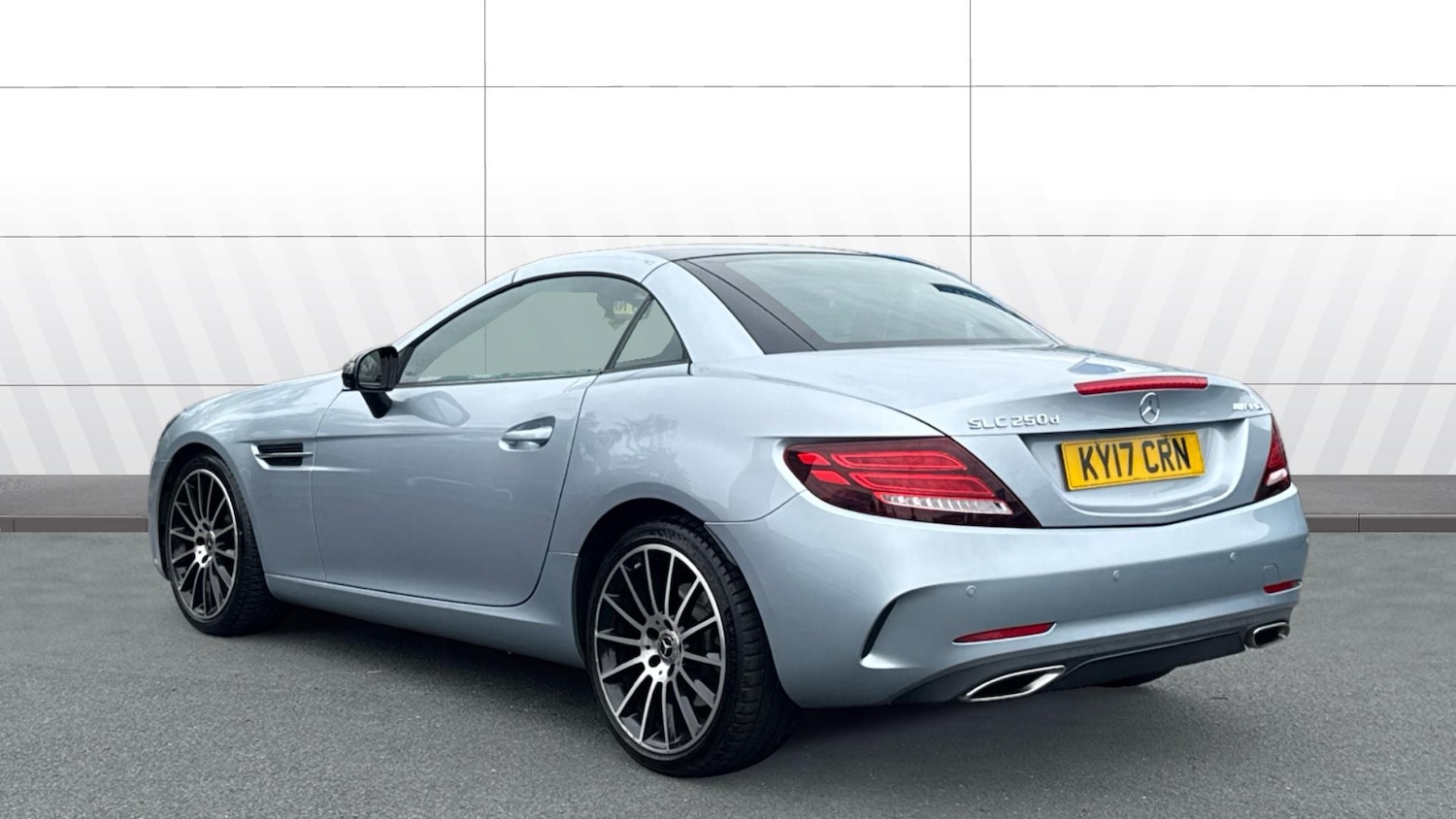 Used Mercedes-Benz SLC 2017 for sale - 76088456: Photo 2