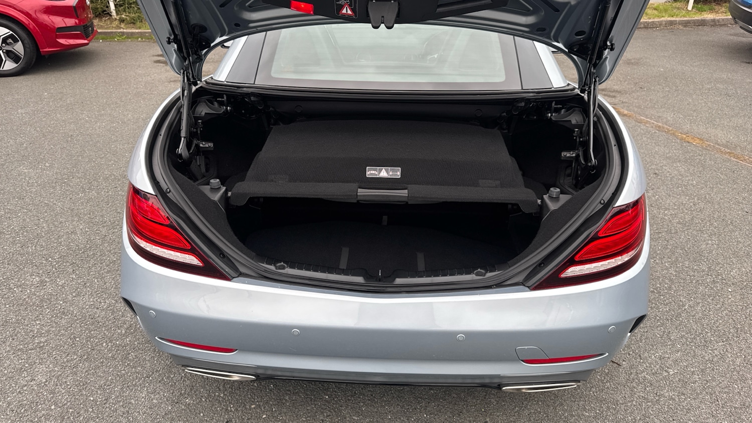 Used Mercedes-Benz SLC 2017 for sale - 76088456: Photo 4