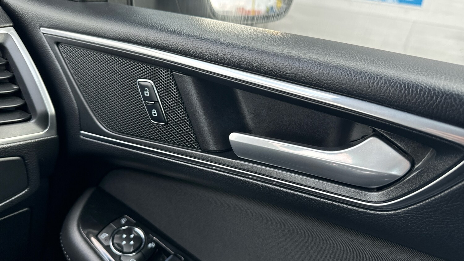 Used Ford S-Max 2017 for sale - 77651039: Photo 33