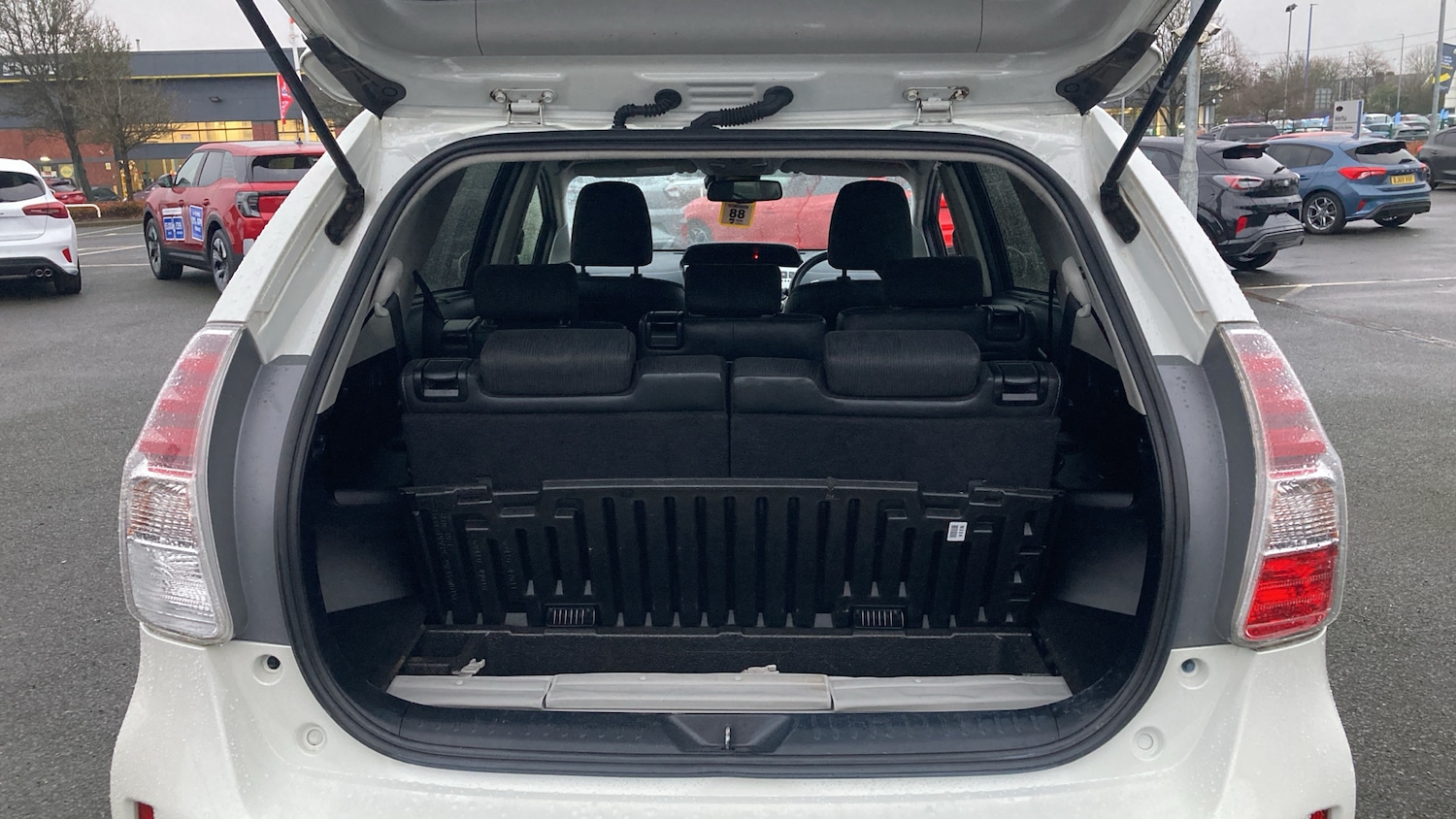 Used Toyota Prius+ 2020 for sale - 77282905: Photo 4