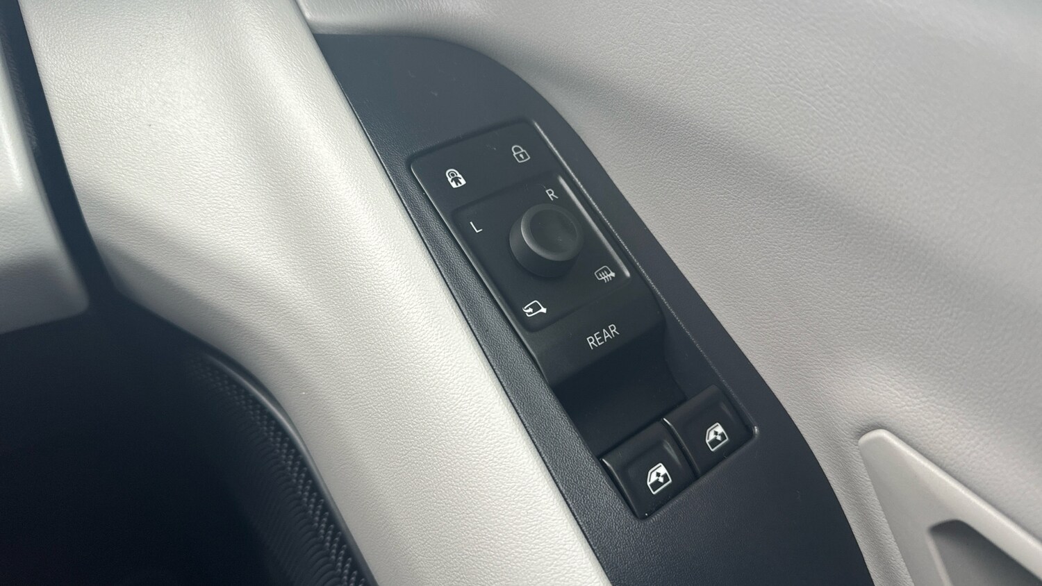 Used Ford Explorer 2024 for sale - 77700887: Photo 40