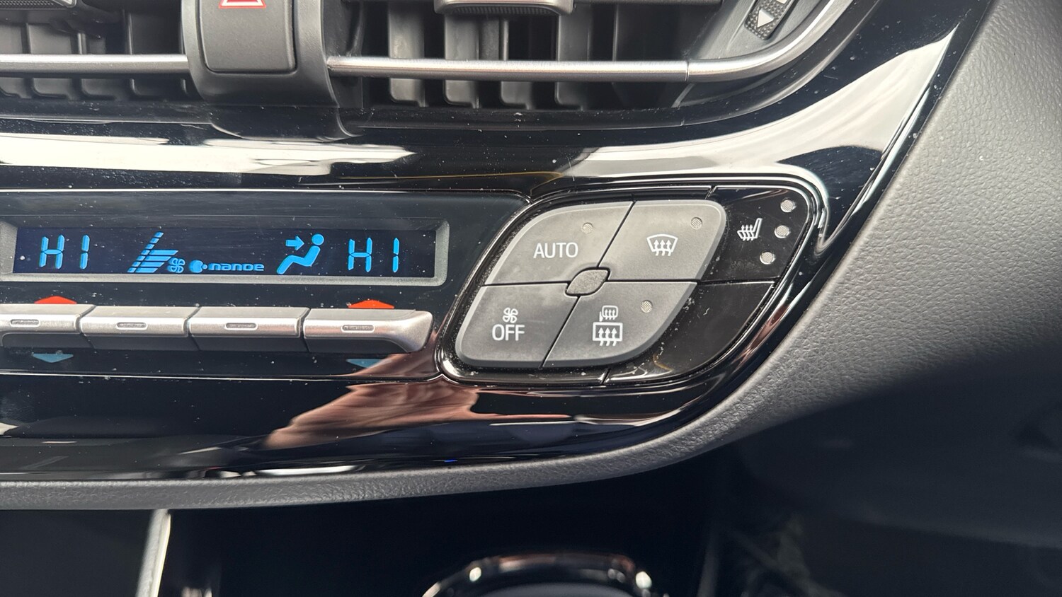Used Toyota C-HR 2023 for sale - 76097312: Photo 29