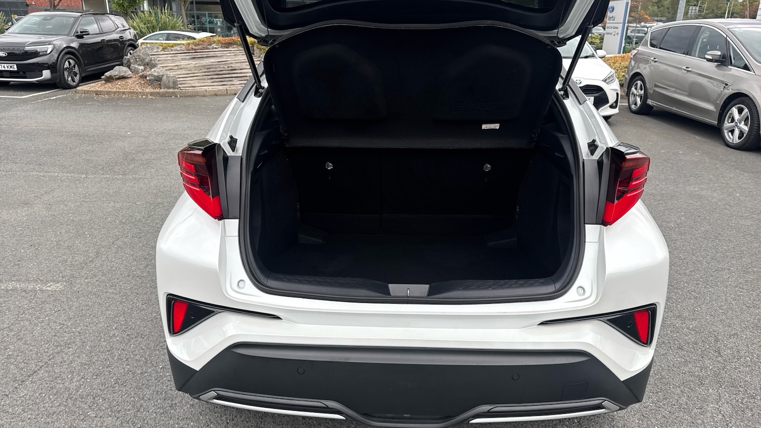 Used Toyota C-HR 2023 for sale - 76097312: Photo 4