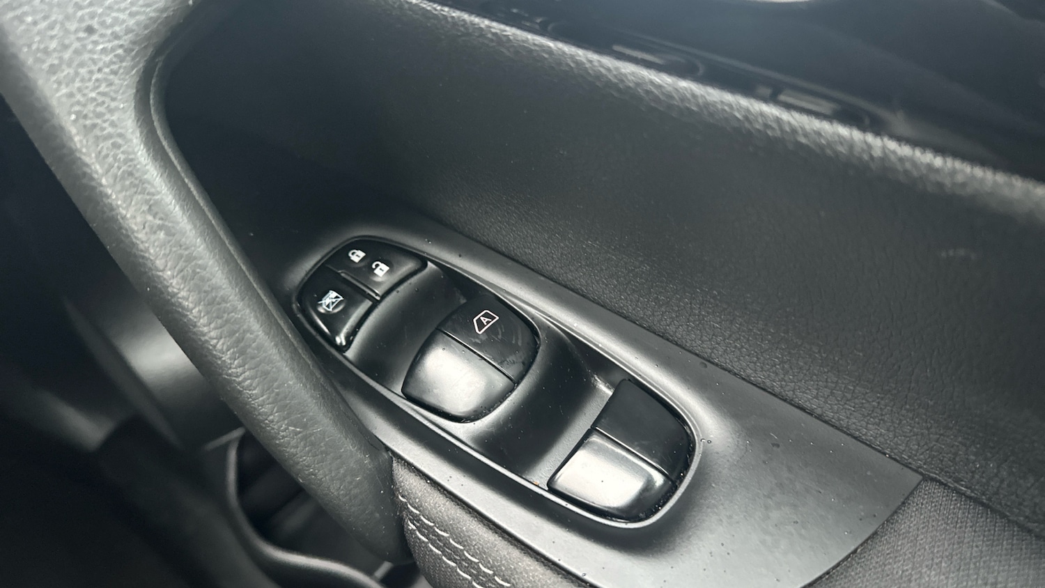 Used Nissan Qashqai 2017 for sale - 77300948: Photo 33