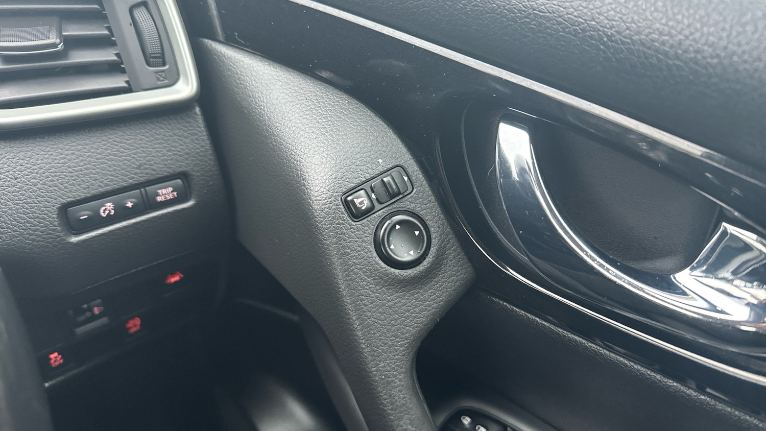 Used Nissan Qashqai 2017 for sale - 77300948: Photo 34