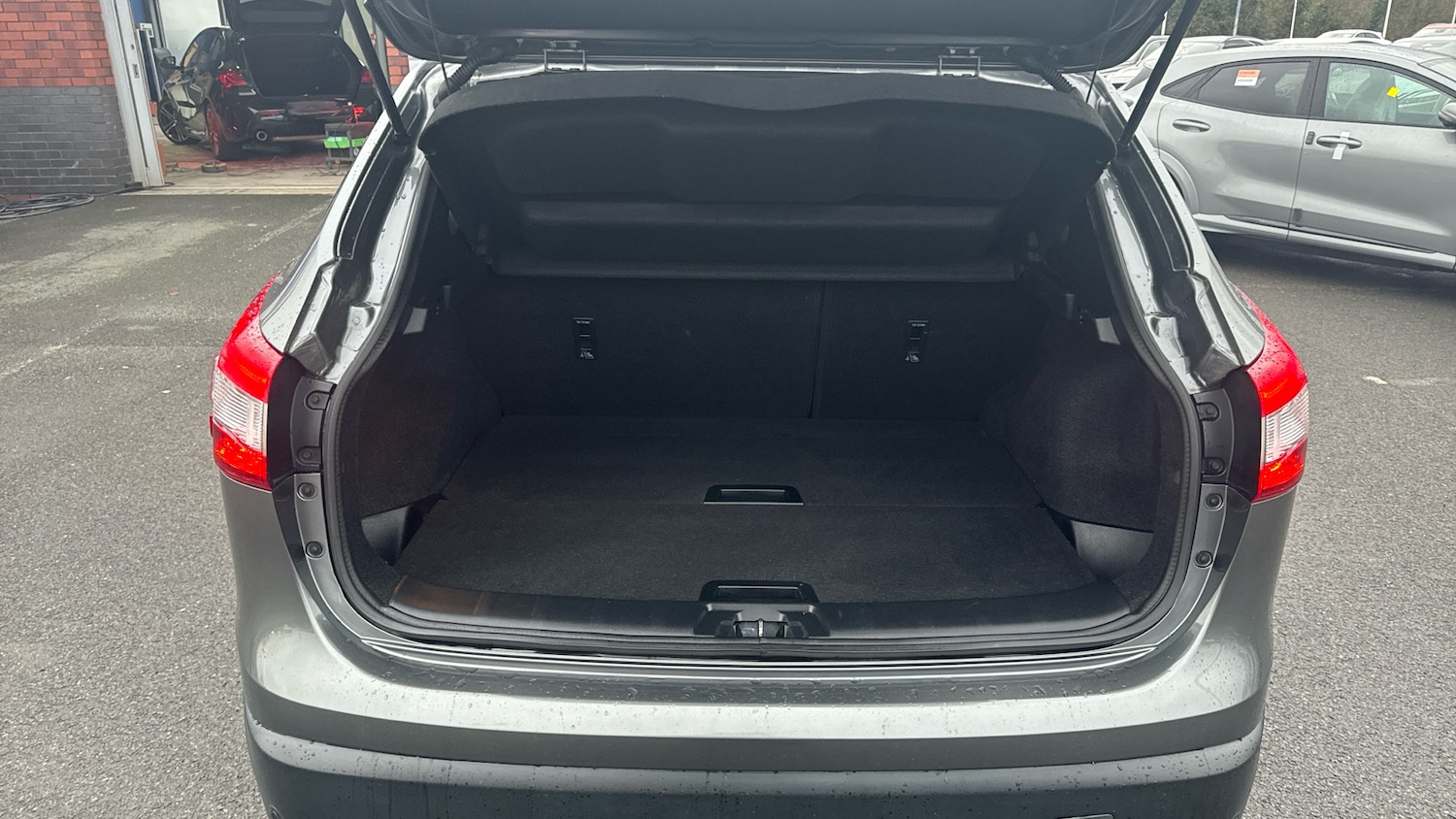 Used Nissan Qashqai 2017 for sale - 77300948: Photo 4