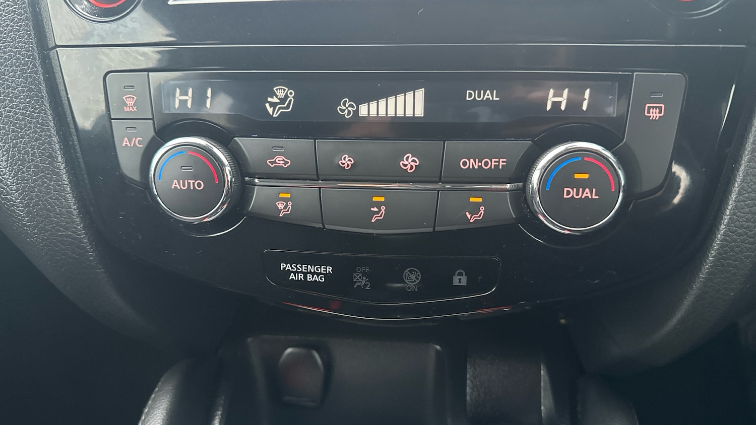 Used Nissan Qashqai 2017 for sale - 77300948: Photo 40