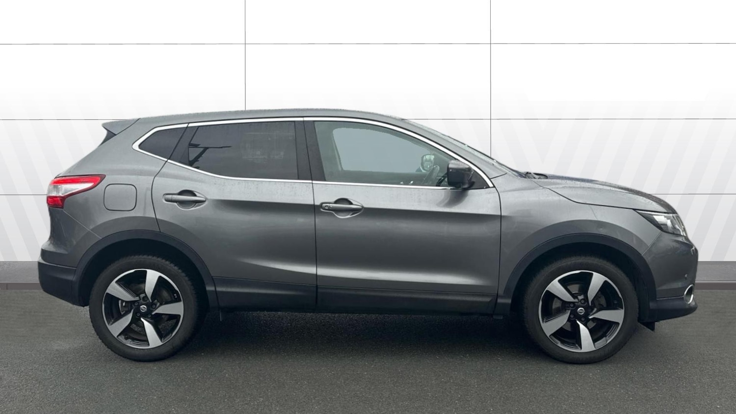 Used Nissan Qashqai 2017 for sale - 77300948: Photo 5