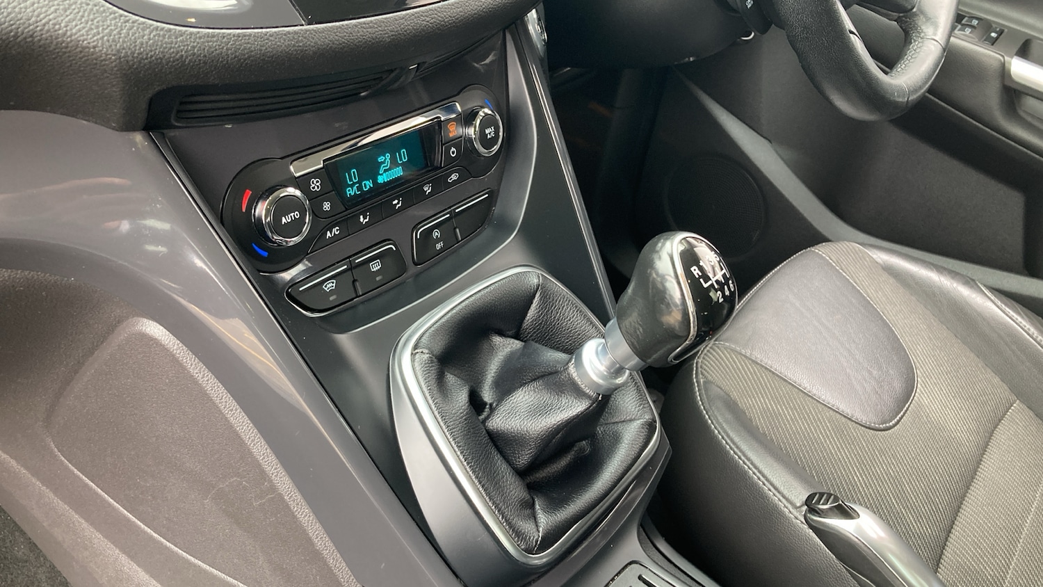 Used Ford Kuga 2015 for sale - 77812838: Photo 16