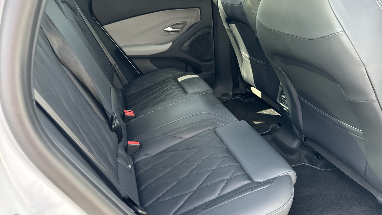 2025 Ford Explorer 210kW Premium 77kWh 5dr Auto Electric Estate Estate Electric - Picture 18 of 24