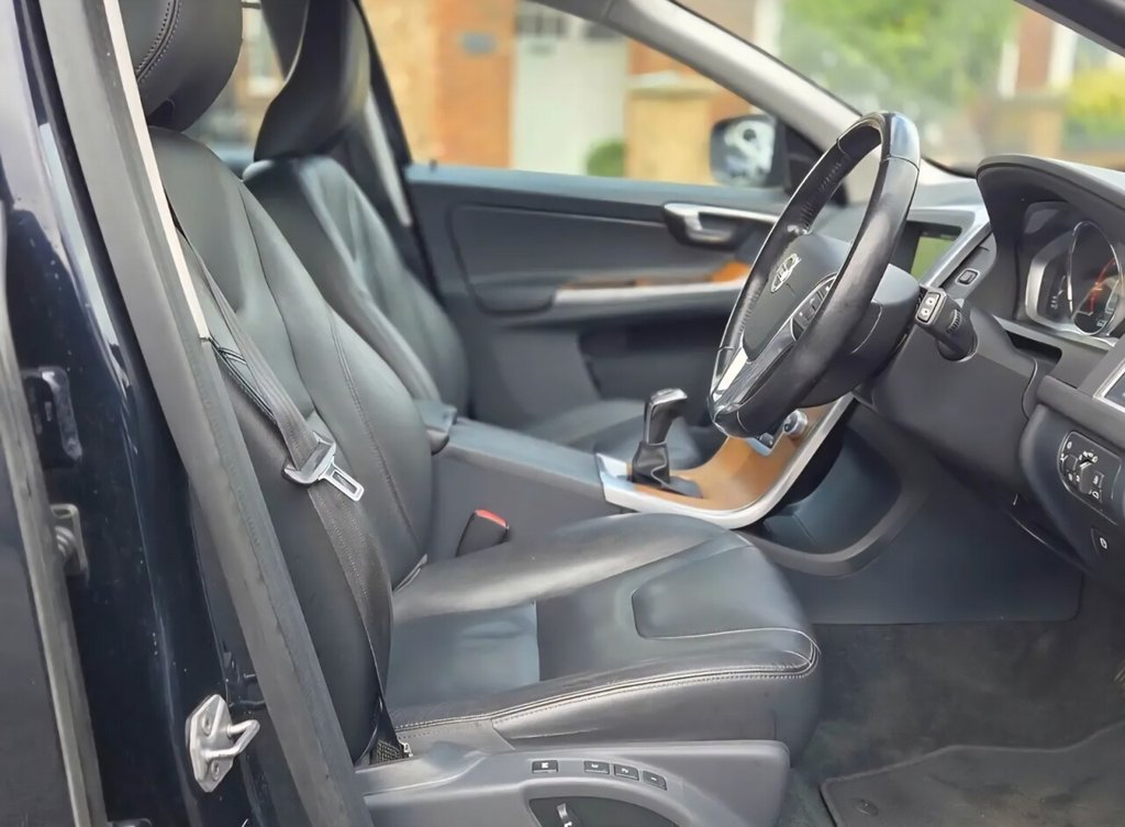 Used Volvo XC60 2015 for sale - 77720277: Photo 4