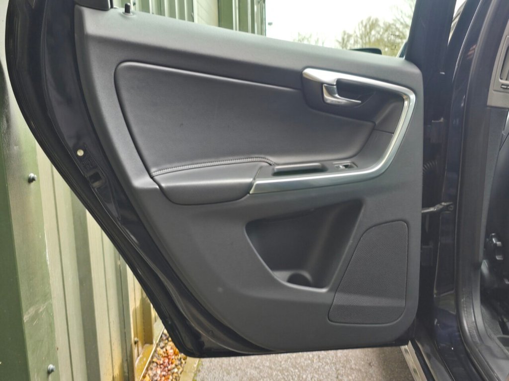 Used Volvo XC60 2015 for sale - 77680710: Photo 24