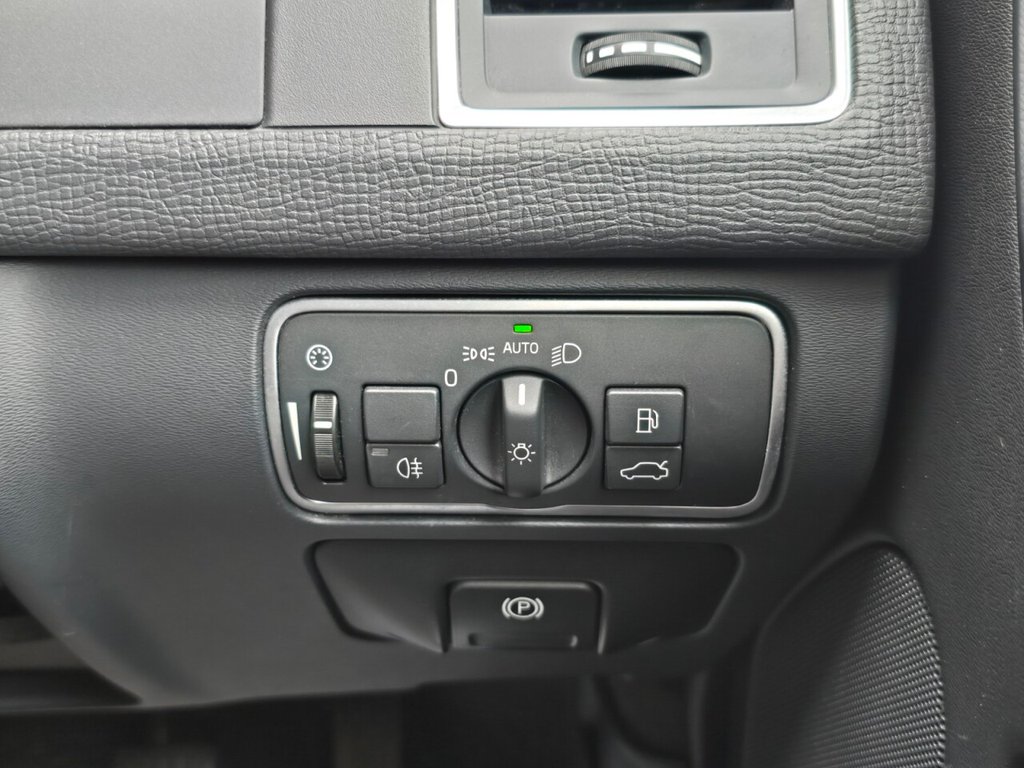 Used Volvo XC60 2015 for sale - 77680710: Photo 28